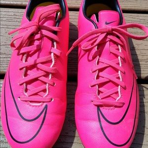 Nike girls soccer cleats hot pink size 5.5Y
